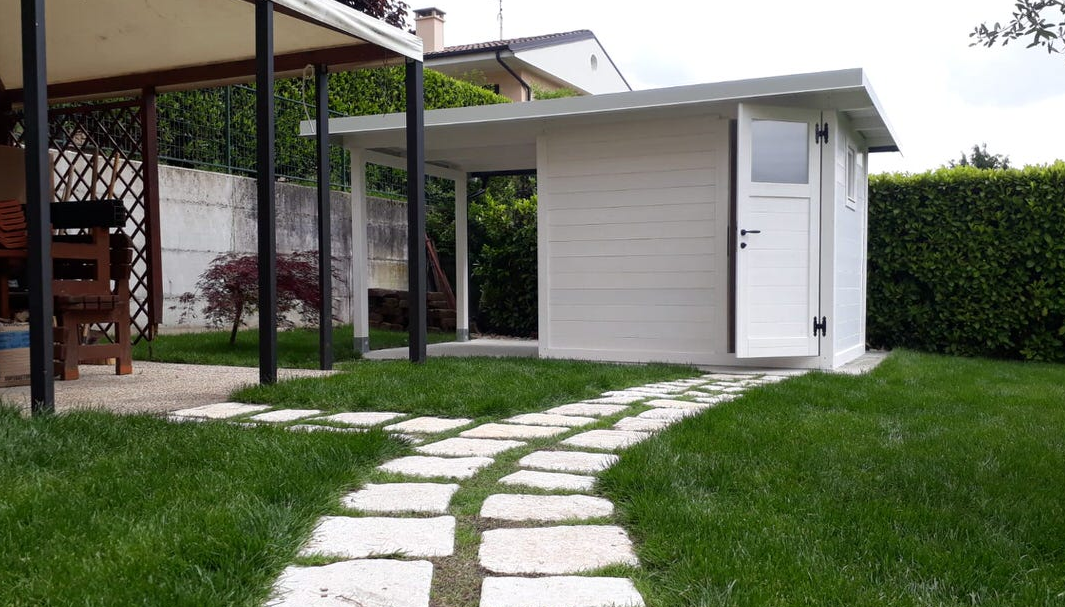 casetta da giardino bianca tettoia laterale